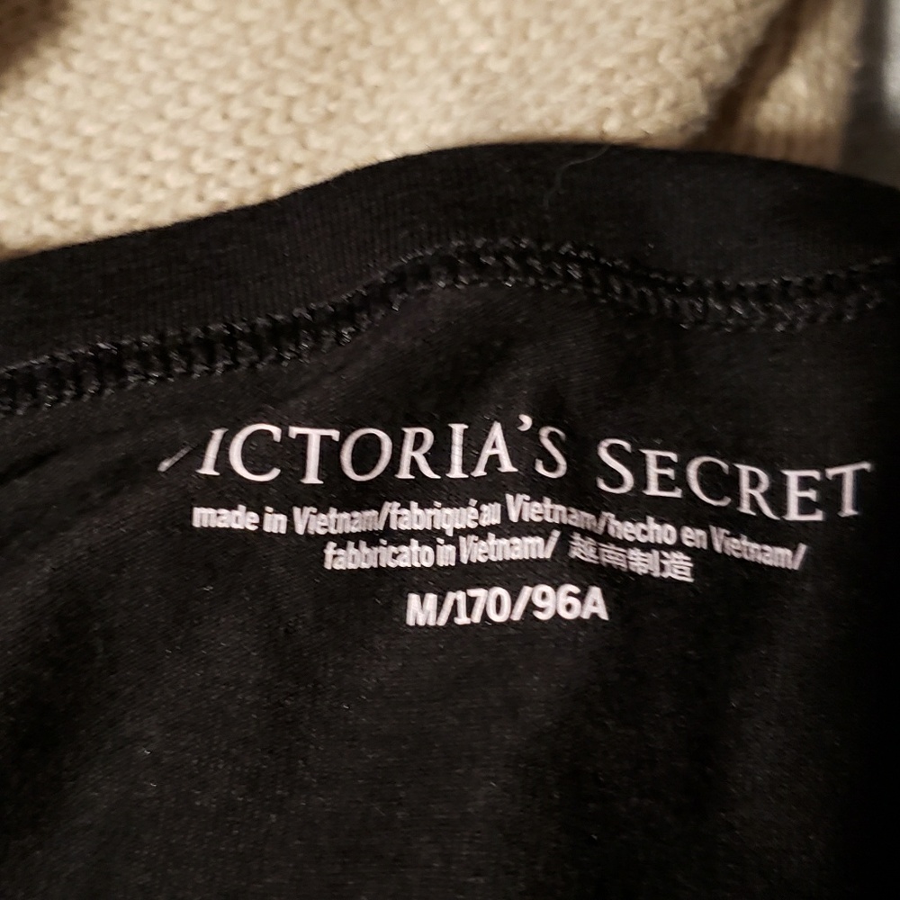 Victoria's secret long sleeve shirt says love - Picture 5 of 8